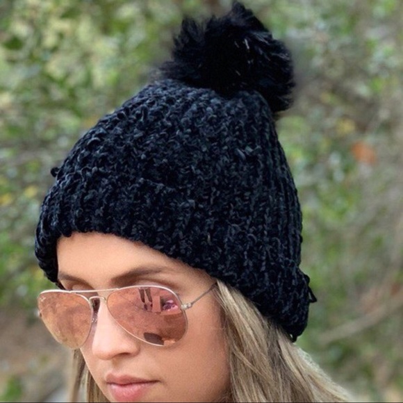 40% CLEARANCE 🎄Chenille Pom Pom Beanie-Black - Picture 3 of 3